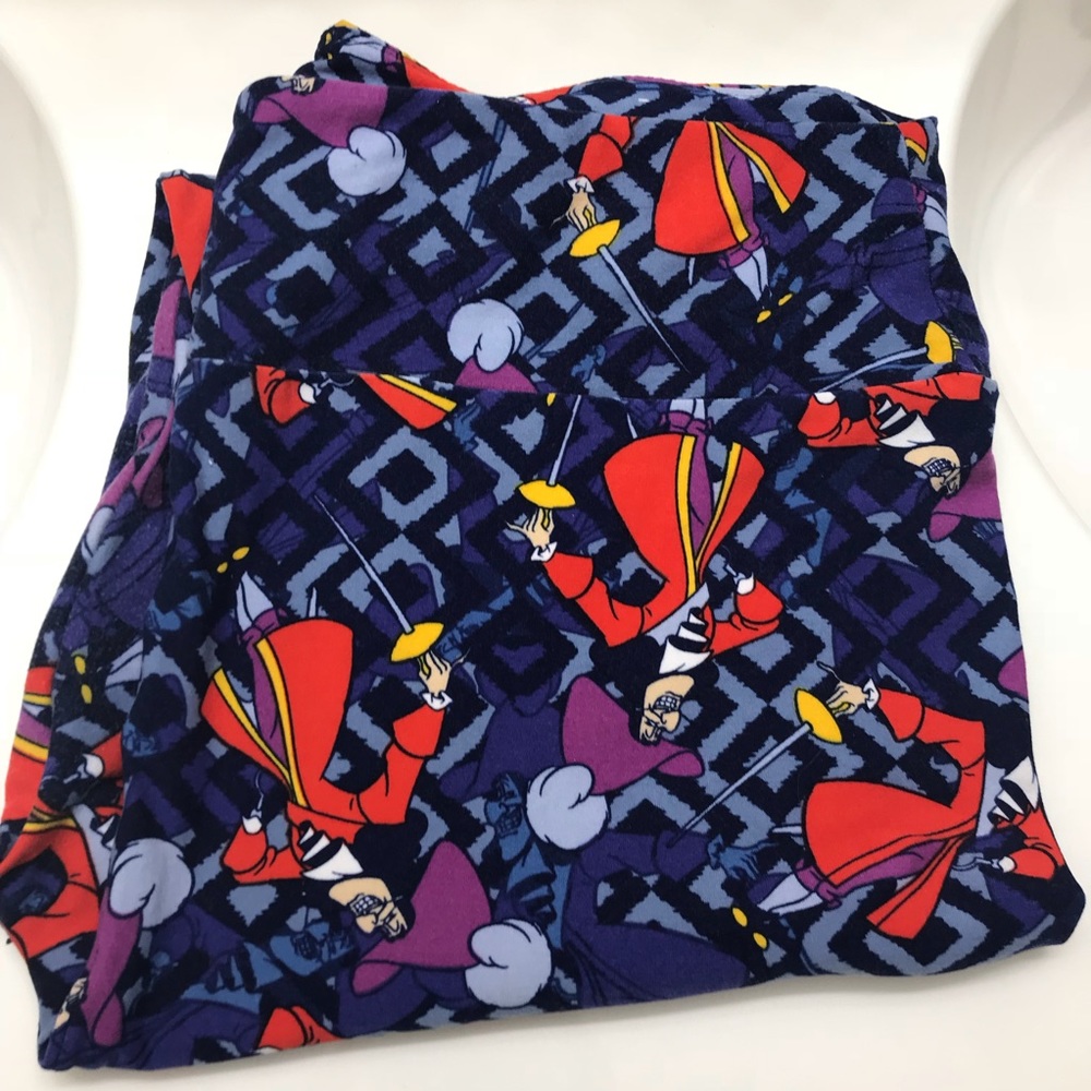 EUC T&C LULAROE leggings - Disney Captain Hook